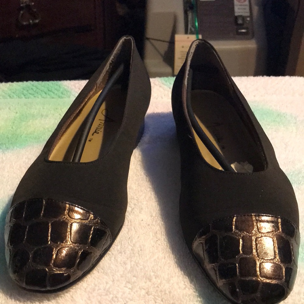 ANNIE slippers